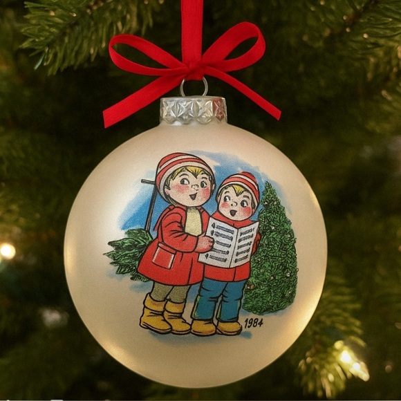 1984 Collector's Edition Campbell's Soup Kids Glass Caroler Christmas Tree Ball - Picture 1 of 6